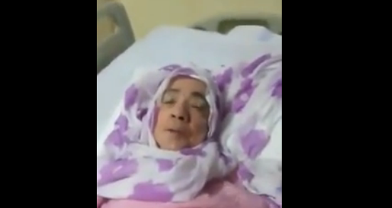 إمرأة مسنه من أهل المدينة المنورة طلب منها أبناءها الذهاب بها للمستشفي لألم شعرت به ، وحينما وصلوا لمستشفي الملك فهد وضعوها في كرسي خارج المستشفي وذهبوا .