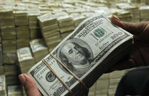 المبالغ التي انفقت في سفريات للخارج تفوق ربع مليون دولار !