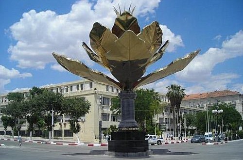 حفرة في مدينة سطيف منذ اعوام و السلطات في سبات