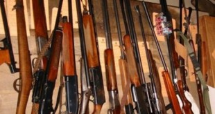 أصحاب”  بنادق الصيد “يحتجون امام مقر ولاية بجاية