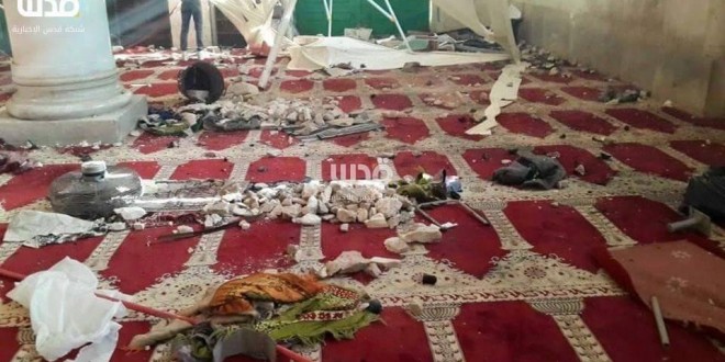 الدمار الذي خلفه الاحتلال بعد الانسحاب من امام المسجد القبلي في باحات المسجد الاقصى المبارك