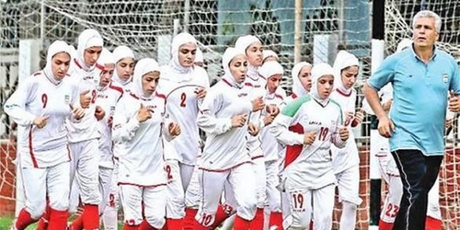 فضيحة 8 رجال في منتخب السيدات الإيراني