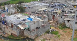 ترحيل سكان أكبر حي قصديري في الجزائر