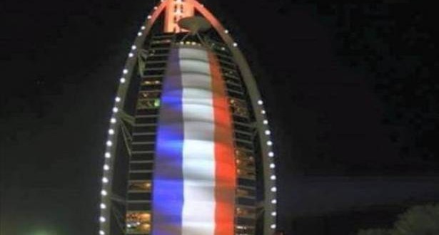 بالفيديو: في الامارات العربية علم فلسطين ممنوع وعلم فرنسا مسموح!!
