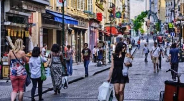 ساحة للعراة في باريس