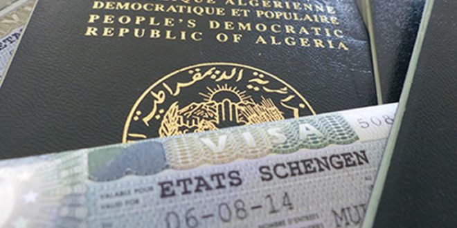 الجزائريون “مزدوجو الجنسية” ممنوعون من دخول الجزائر إلاّ بتأشيرة
