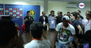 بالفيديو مدرب الأهلي المصري ينسحب من مؤتمر صحفي بسبب ميكروفون بي ان سبورتس