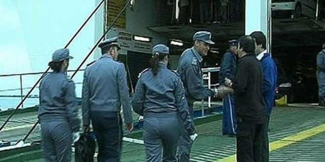 توقيف امرأة حاولت تهريب زوجها في صندوق سيارتها بسكيكدة