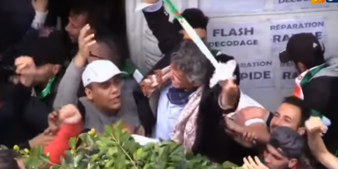 بالفيديو نكاز يصنع الحدث وسط المتظاهرين بالعاصمة